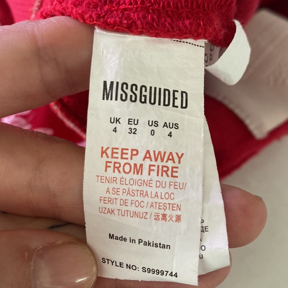 Misguided Barbie Skirt - Picture 10 of 12